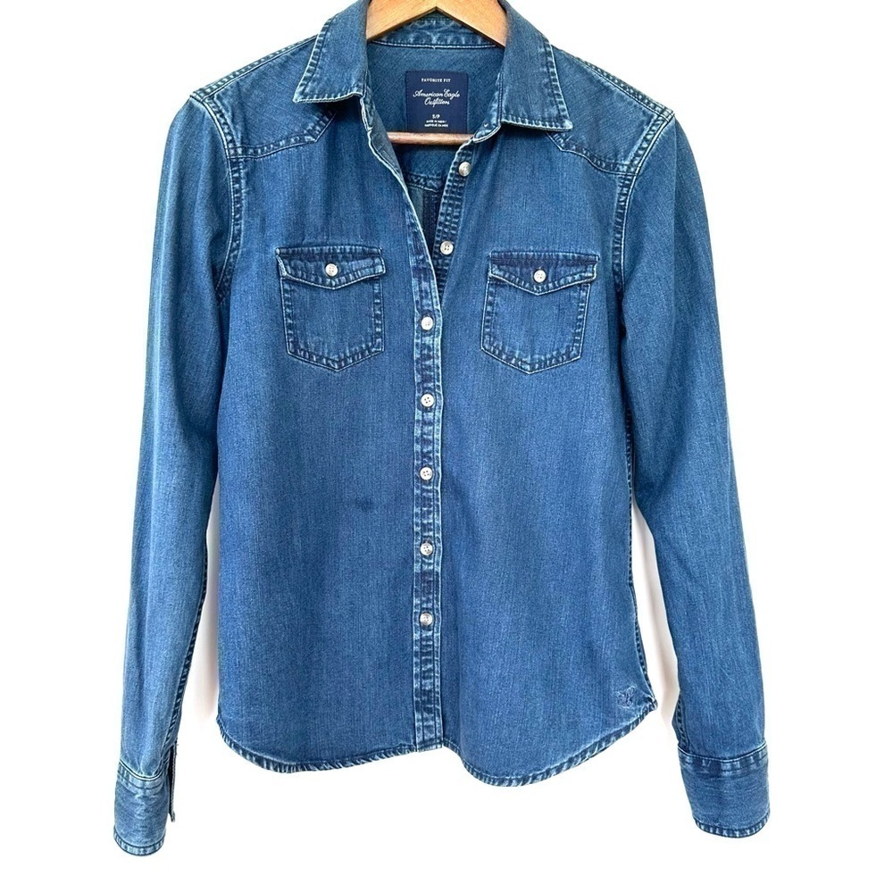 American Eagle button down shirt in 💯 cotton  denim, long sleeves